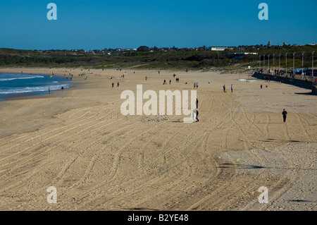 Maroubra Beach in den südöstlichen Vororten Sydneys, Australia, Blick nach Süden. Stockfoto