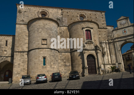 Eingang zum Gerace Kathedrale mit Sonnenuhr Bogen Stockfoto