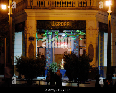 Typischen Art-Deco-Interieur Design bildet in der Innenstadt Kairos bekannte Café Groppi Stockfoto