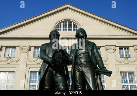 Statuen der deutsche Dichter Goethe und Schiller Weimar Goethe Und Schiller Denkmal Weimar Stockfoto