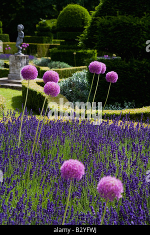 Blick auf Garten an Great Fosters Hotel Egham Surrey Stockfoto