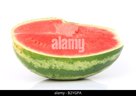 eine halbe Wassermelone isoliert auf weißem Hintergrund Obst und Gemüse Stockfoto