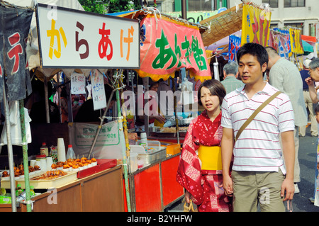 Japanisches Paar im Kimono bei Festival, Tokio, Japan Stockfoto