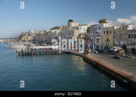 Blick über die Marina Grande auf der Insel Procida, Italien Stockfoto