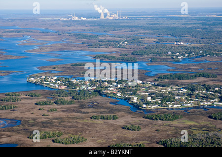 Luftaufnahme von Crystal River im Nordwesten Florida; eines der wenigen unbebaute Gebiete in Staat und Manatee Zufluchtsort. Stockfoto