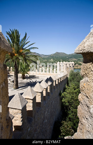 Die Zinnen an der Wallfahrtskirche Sant Salvador in Arta, Mallorca, Spanien. Stockfoto