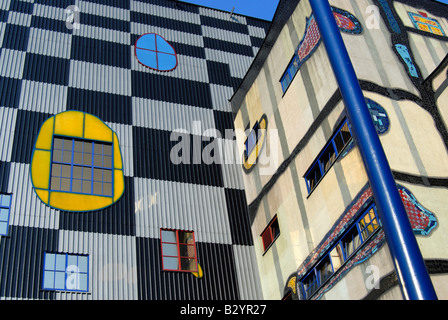 Bunte Fassade der Müllverbrennungsanlage Spittelau und Heizwerk entworfen von Friedensreich Hundertwasser Wien Österreich Stockfoto