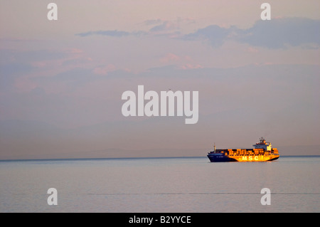 Sonnenuntergang über den Hafen. Thessaloniki, Makedonien, Griechenland Stockfoto