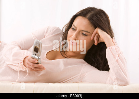 Frau mit Handy Stockfoto