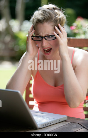 Frau mit Computer-Problem Stockfoto