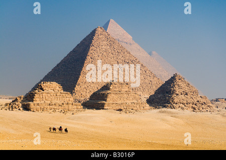 Kamel Zug von Pyramiden, Gizeh, Ägypten Stockfoto