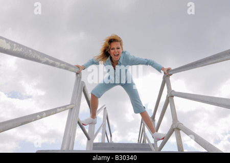 Frau auf der Treppe, Mallorca, Spanien Stockfoto