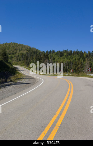 Zwei-spurige Autobahn, Gaspe, Quebec, Kanada Stockfoto