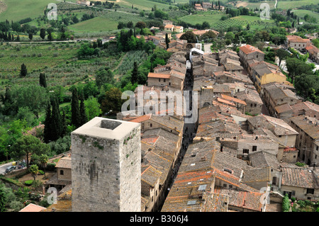 Ein Blick auf das mittelalterliche Dorf von San Gimignano Toskana Italien von Torre Grossa Stockfoto