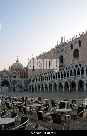 Dogenpalast-Palast und die Basilika San Marco, Markusplatz, bei Sonnenaufgang Stockfoto