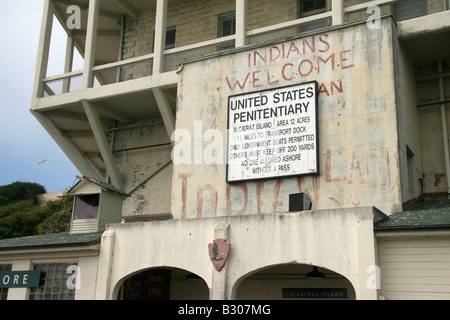 "Indianer willkommen Indianland" Grafitti auf Alcatraz Island, San Francisco Bay, Kalifornien. Stockfoto