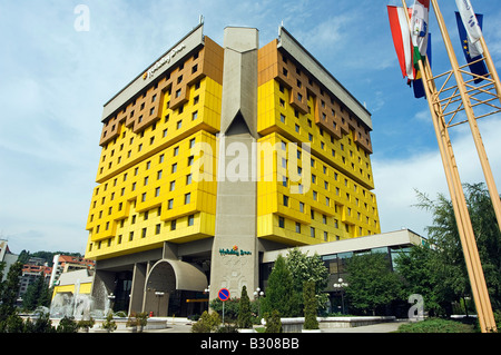 Bosnien, Sarajevo. Sarajevo Holiday Inn auf "Sniper Alley" neu lackiert nach schweren Kriegsschäden Stockfoto