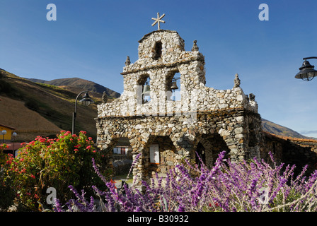 steinerne Kapelle gewidmet unserer lieben Frau von Coromoto vom Schöpfer Juan Felix Sanchez, Merida, Venezuela, Südamerika Stockfoto