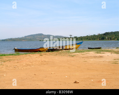 Kanus am Salaama Landeplatz in der Nähe von Ggaba am Viktoriasee, Uganda Stockfoto