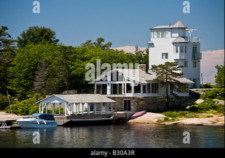 Eine Insel zu Hause im Bereich Georgian Bay 30.000 Insel am See. Ontario, Kanada. Stockfoto