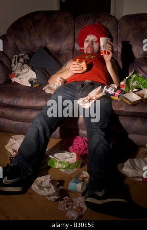 Ronald Mc Donald deprimiert auf einem Sofa Stockfoto