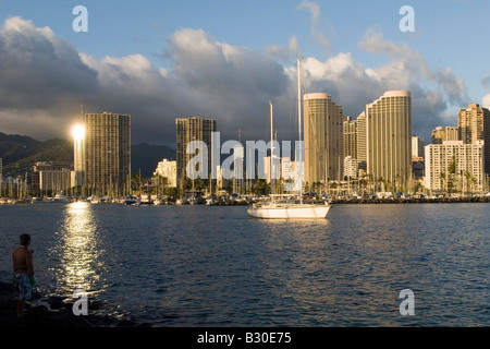 Waikiki-Skyline von Magic Island Stockfoto