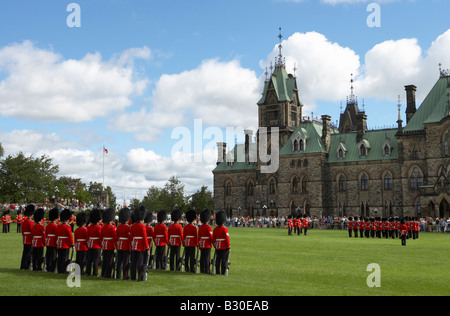 Königliche Wachablösung auf dem Parliament Hill, Ottawa, Kanada Stockfoto