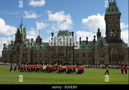 Königliche Wachablösung auf dem Parliament Hill, Ottawa, Kanada Stockfoto