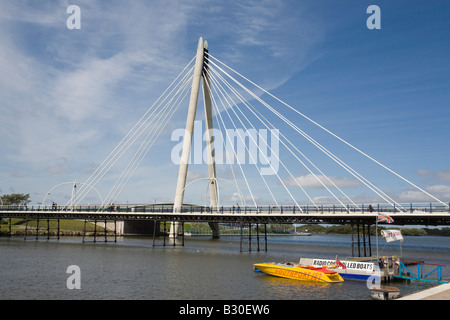 Southport Merseyside England UK Juli Marine-See mit Steg und Marine Art Brücke Boot Stockfoto