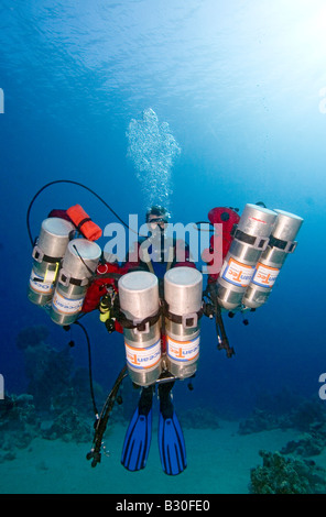 Taucher John Kean übt seinen Auftrieb im Ras Mohammed National Park in der Nähe von Sharm el Sheikh, Ägypten. Bild von Adam Butler Stockfoto