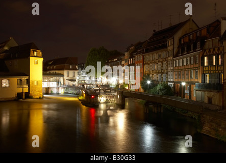 Stadtteil Petite France in Straßburg in der Nacht, Frankreich Stockfoto