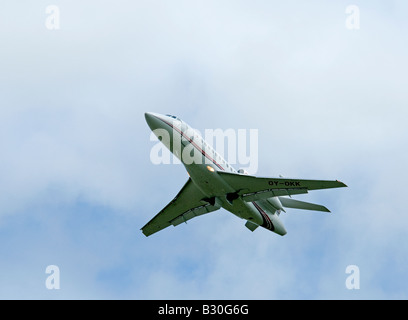 Dassault Falcon 900EX Besitz des dänischen Lego-Unternehmens Inverness Flugplatz verlassen Stockfoto