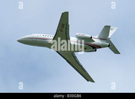 Dassault Falcon 900EX Besitz des dänischen Lego-Unternehmens Inverness Flugplatz verlassen Stockfoto