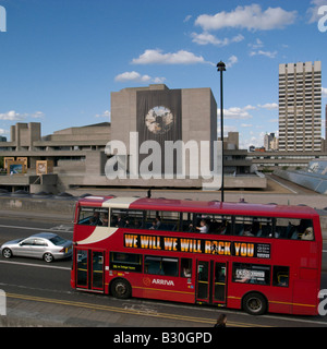 Blick hinunter auf Waterloo Bridge London UK Stockfoto