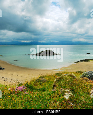 Porth Y Clochydd auf Llanddwyn Insel vor der Küste von Anglesey in Newborough Warren Stockfoto