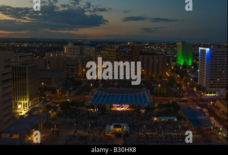 Ein Panorama der Sizzlin' Sommerfest stattfindenden Albuquerque Harry E Kinney Civic Plaza Stockfoto