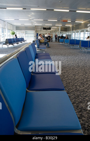 Warten an Bord am Flughafen Gatwick Norden terminal Gate 63 Stockfoto