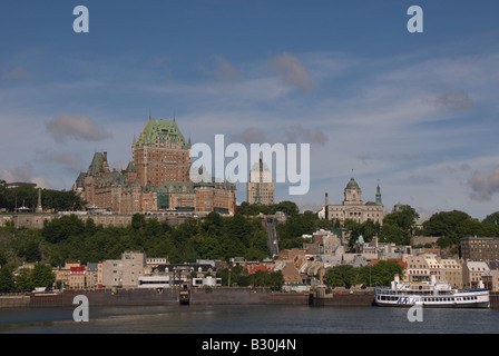 Alten Quebec City Skyline einschließlich der Château Frontenac Hotels gesehen von der Fähre über den St. Lawrence River, Textfreiraum Stockfoto