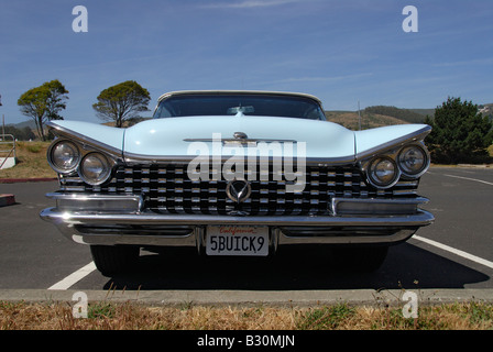 1959 der Buick Electra Chrom-Kühlergrill und Stoßfänger Stockfoto