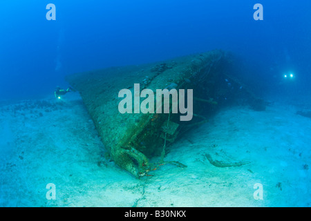 Taucher am Bug des Zerstörers USS Anderson Marshallinseln Bikini Atoll Mikronesien Pazifischen Ozean Stockfoto