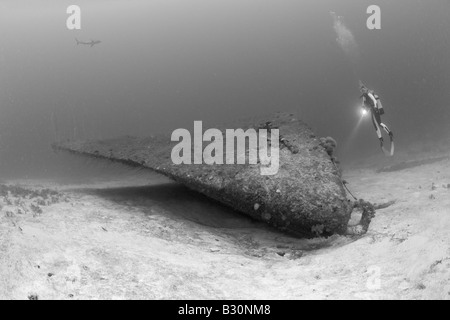 Taucher am Bug des Zerstörers USS Anderson Marshallinseln Bikini Atoll Mikronesien Pazifischen Ozean Stockfoto