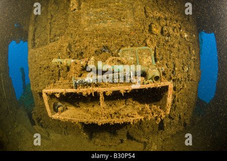 Musikinstrumente und Artefakte auf der Brücke der USS Saratoga Marshallinseln Bikini Atoll Mikronesien Pazifik Stockfoto