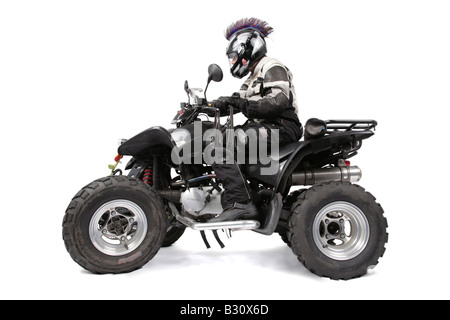 Quod Biker mit Helm und Fahrzeug Stockfoto