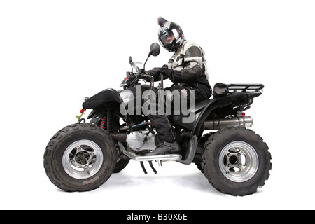 Quod Biker mit Helm und Fahrzeug Stockfoto