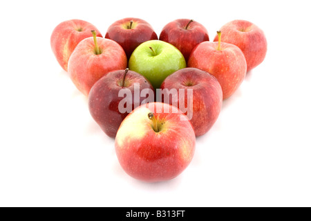 Ein grüner Apfel in einem Dreieck rot Stockfoto