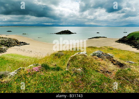 Porth Y Clochydd auf Llanddwyn Insel vor der Küste von Anglesey in Newborough Warren Stockfoto