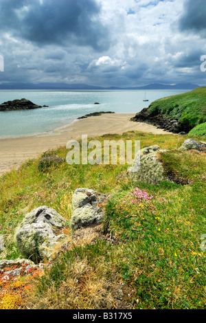 Porth Y Clochydd auf Llanddwyn Insel vor der Küste von Anglesey in Newborough Warren Stockfoto