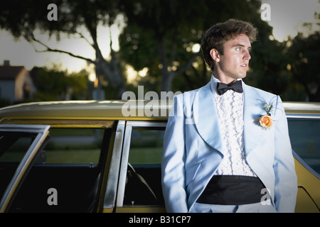 Abschlussball Goer warten auf Termin Stockfoto