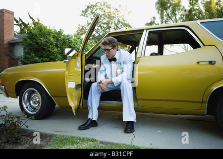 Abschlussball Goer warten auf Termin Stockfoto
