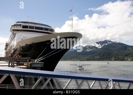 Cruise Ferry Amsterdam von der HAL Holland America Line am Kai im Hafen von Juneau, Alaska, Vereinigte Staaten von Amerika Stockfoto